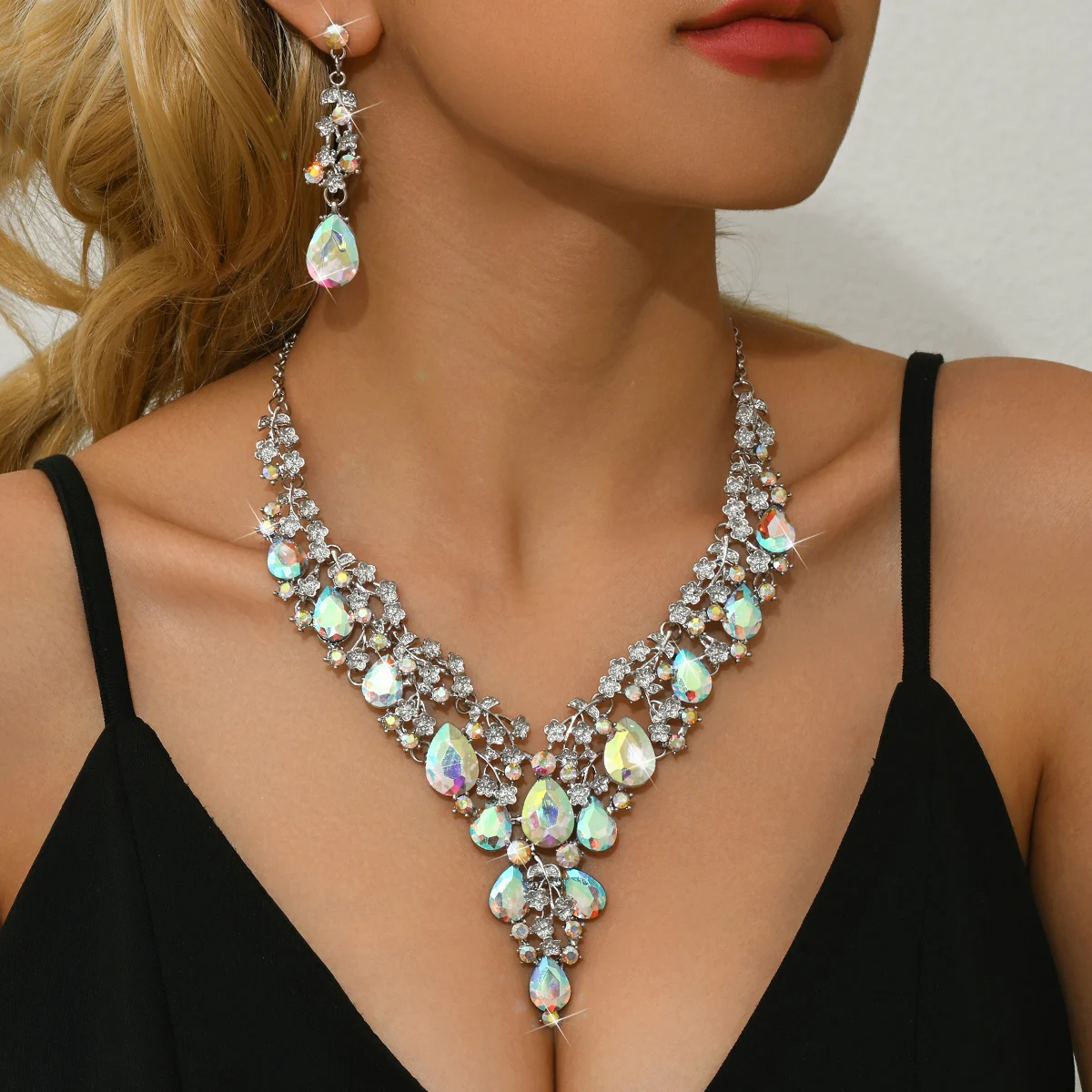 Edles Brautkleid mit Diamantbesatz, Prunkvolle Halskette, Ohrring-Set, Beliebtes Geschenk-Accessoire für Mädchen – Detail 21