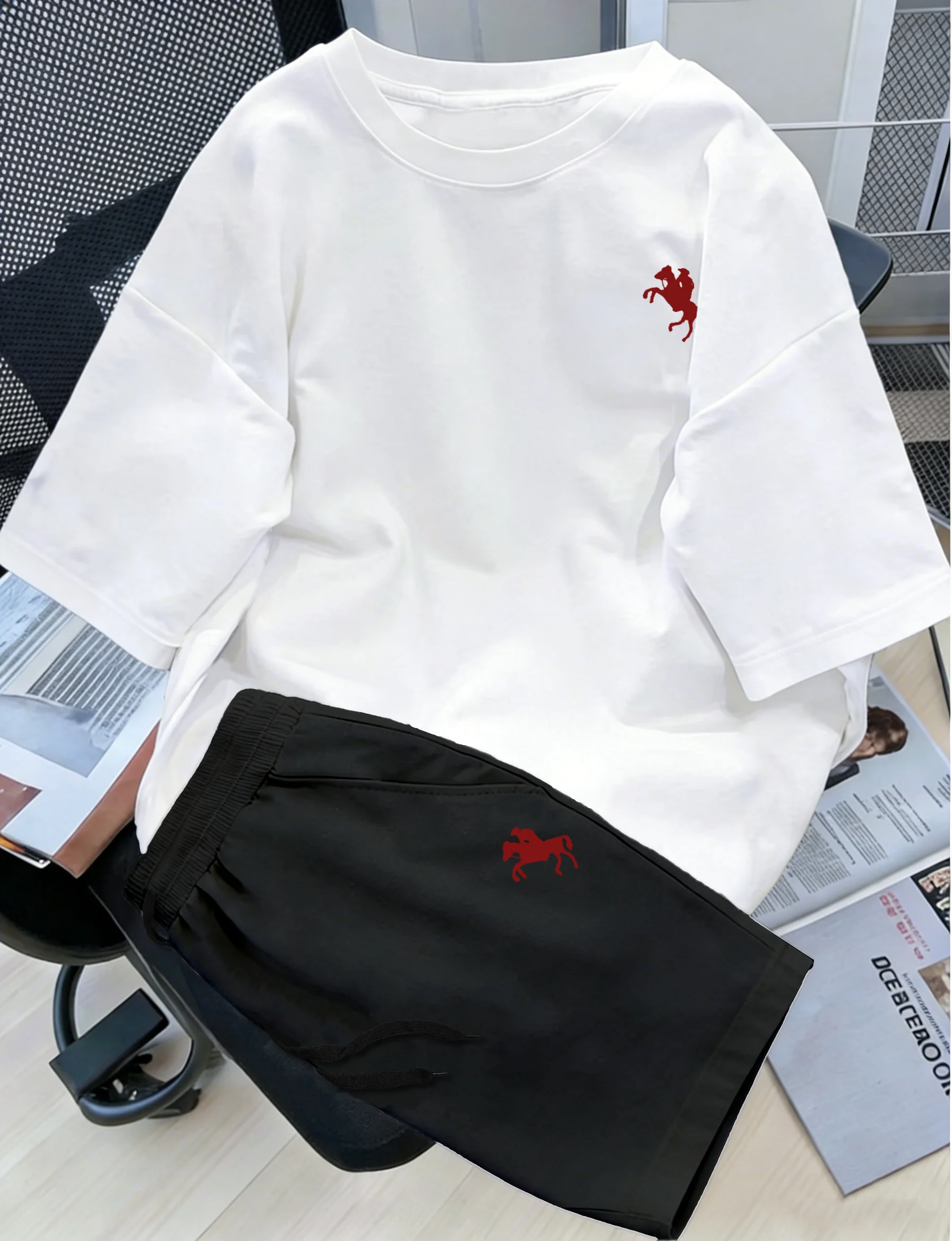 

Men's Everyday Casual Set, Horse Rider Print T-Shirt & Elastic Waist Shorts for Daily Wear