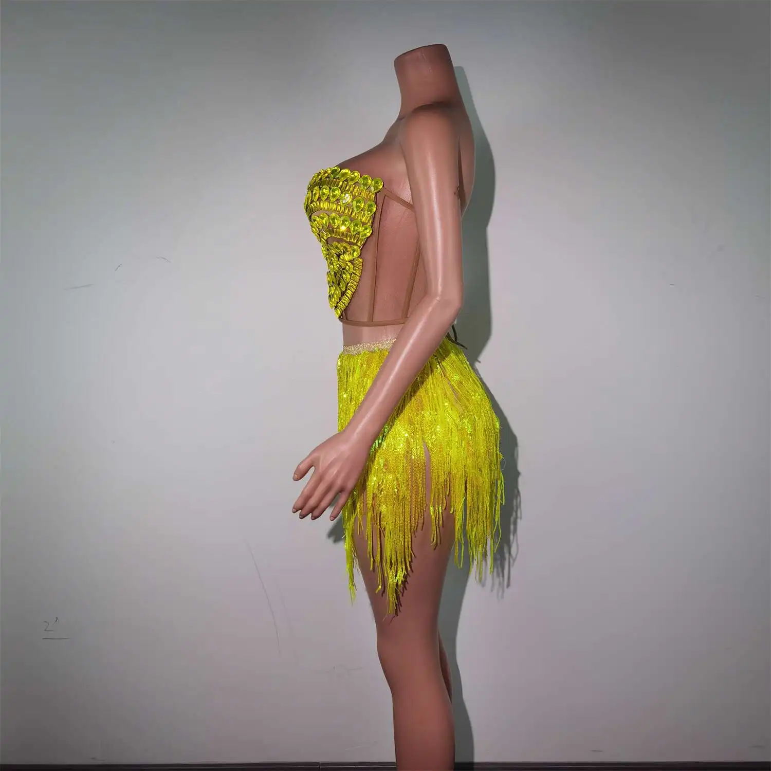 Sparkle Diamonds Tassels Yellow Sequin Top and Skirt Set Sexy Backless Party Club Dress for Women Pole Dance Clothing Liulian