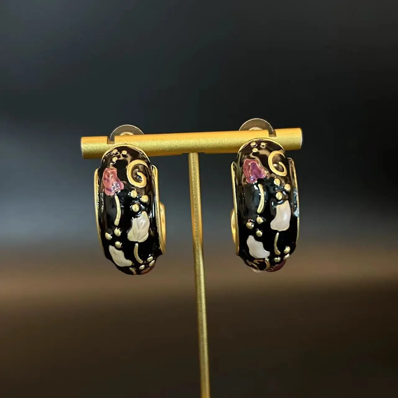 Vintage Luxury Black Enamel Flower Hoop Earrings for Women Geometric Round Circle Huggie Earring Fashion Bohemia Jewelry Gifts