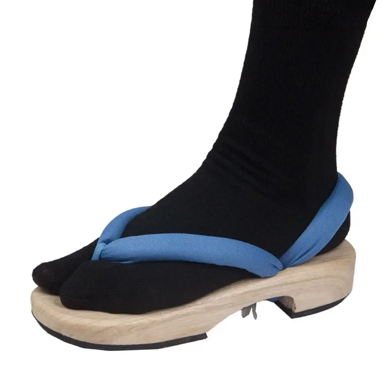 Halloween 1 paire Anime Cosplay chaussures Tanjirou Nezuko Zenitsu Shinobu Kyoujurou Muichirou Mitsuri sandales Geta sabots tongs