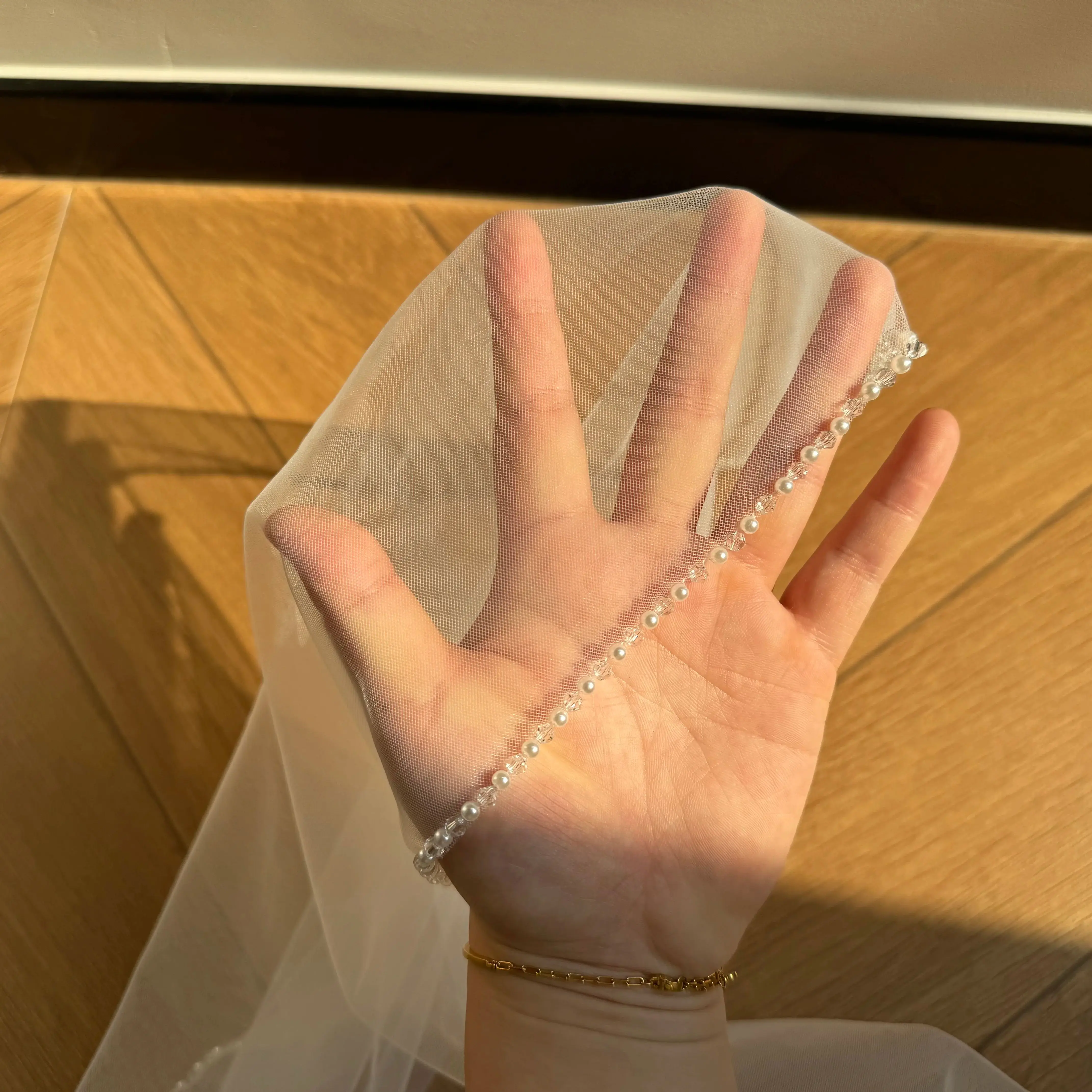 

TOPQUEEN V34 Simple Wedding Tulle White Bridal Veil With Beaded Edges Ladies Wedding Party Veil Customizable