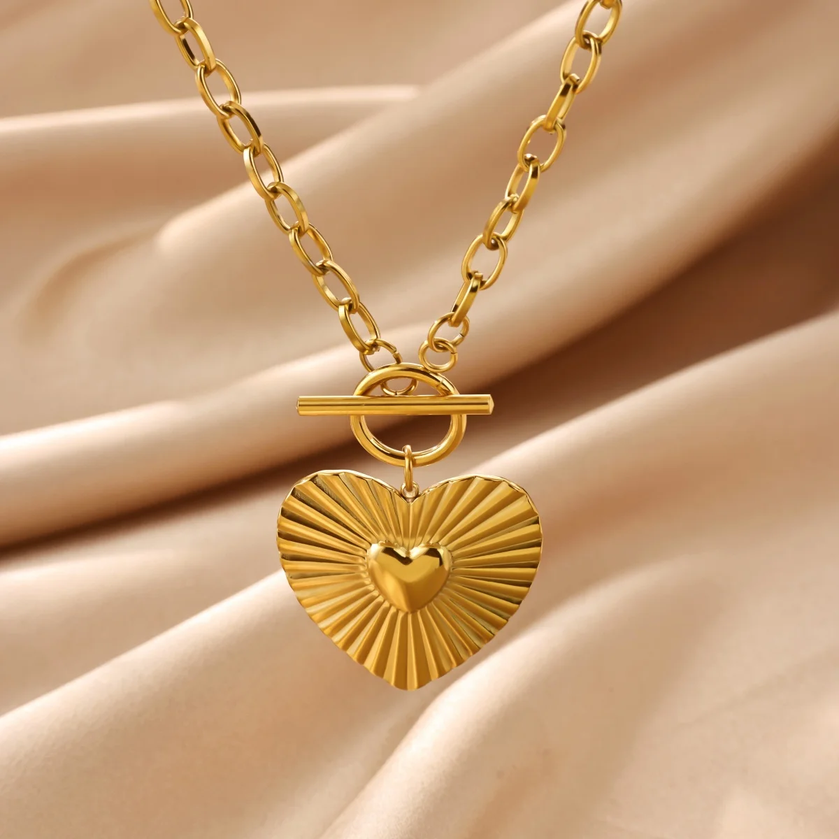 Edelstahl Minimalistische Sonnenstrahlen-Herzanhänger-Halskette für Frauen, vergoldet, mit OT-Verschluss, Herz-Halskette, Schmuck