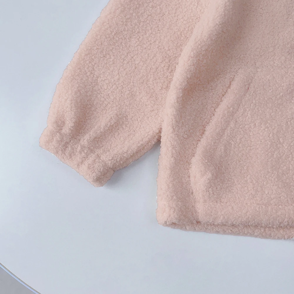 3-7 Jahre Alte Mädchen Herbst- und Winterkleidung, Warme Rosa Plüschjacke mit Hohem Kragen und C-Buchstaben-Design + Hose, Modisches Zweiteiler-Set für Kinder – Detail 12