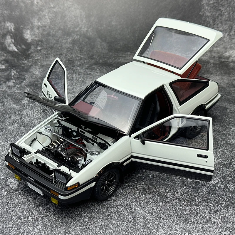 AUTOart 1/18 SCALE Toyota Sprinter Trueno (AE86) “Project D” Final version  Car model Static collection Furniture for display