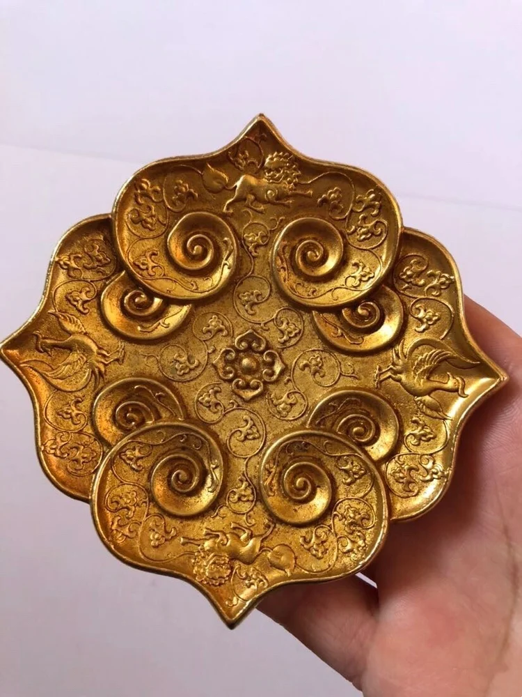 Antique Datang Zhenguan gold lotus saucer Tang Dynasty royal palace gold plate holder antique ornament collection copper gilt