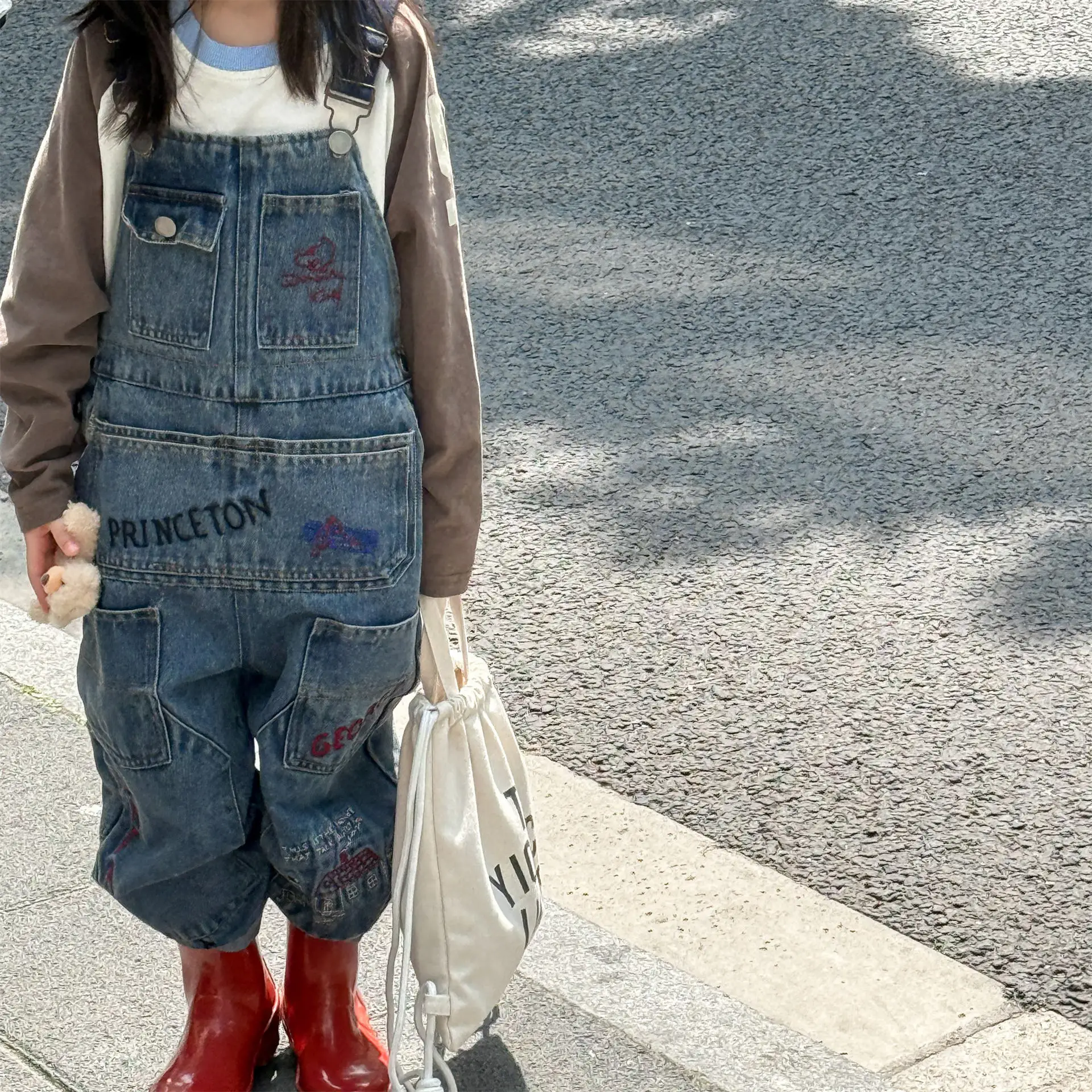 

2025 Autumn New Fashion Children Jumpsuit Boys Cargo Pants Kids Wide Leg Pants Girls Denim Overalls Baby Casual Strap Trousers