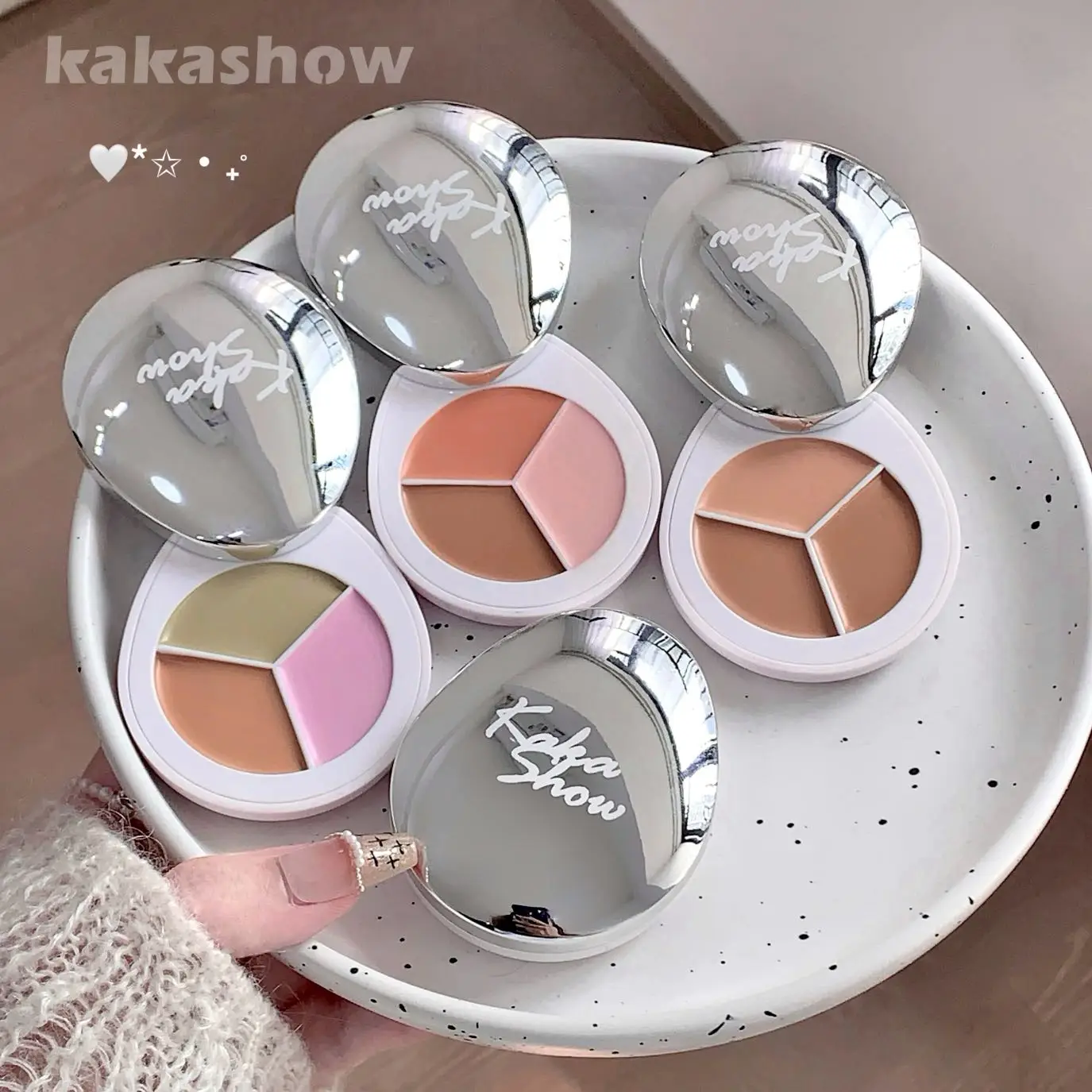 カカショー 3色コンシーラークリーム ナチュラルモイスチャライジング ダークサークル＆ニキビ跡カバー フェイシャルブライトニングクリーム