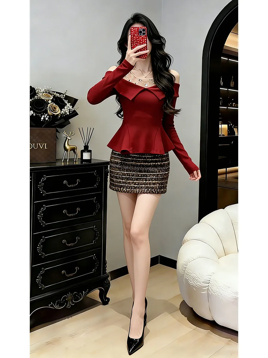 

Корейский стиль: комплект из футболки с длинным рукавом и юбки с сетчатыми вставками, модный облегающий топ с открытыми плечами для осени и зимы