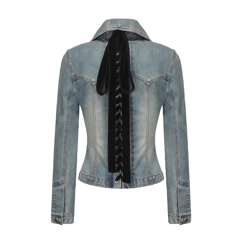 معطف نسائي من قماش الدنيم بأكمام طويلة وياقة مقلوبة