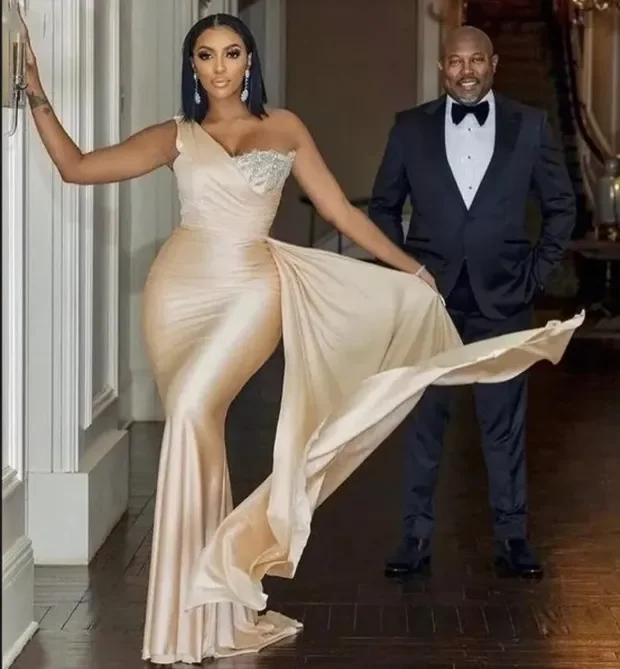 Bridesmaid Dresses One Shoulder Light Champagne Mermaid For Weddings Plus Size Long Crystal Beads Formal Maid of Honor Gowns