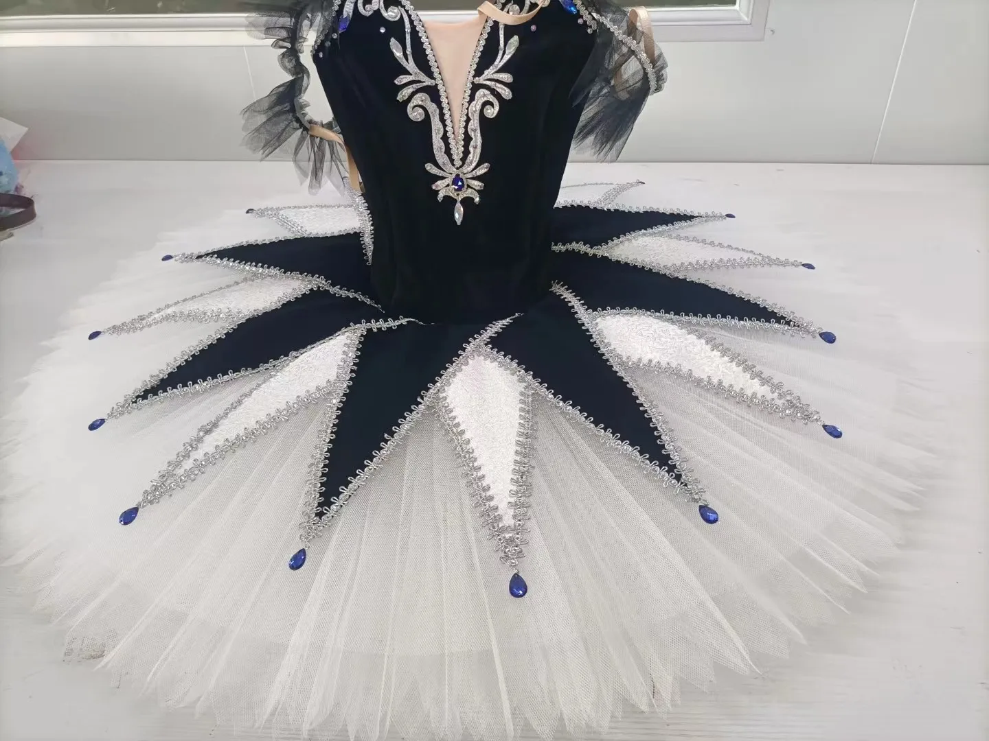 2024 High-End Customized Black and White Classic Clown Variation Professional Competition TUTU Little Swan Tutu