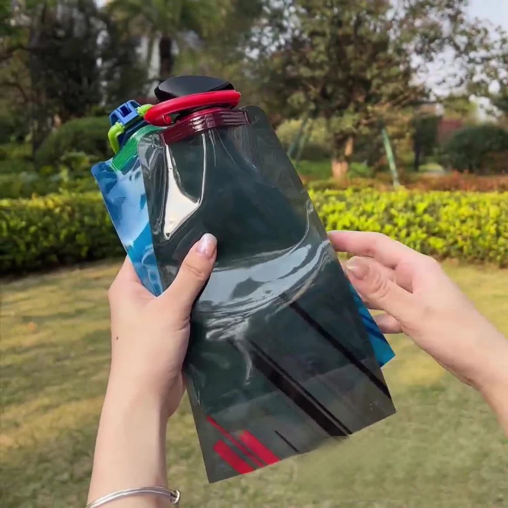 

Foldable Water Bottles Plastic Flexible Reusable Travel Water Bottle Pouch Soft Flask Water Bag With Carabiner Clip