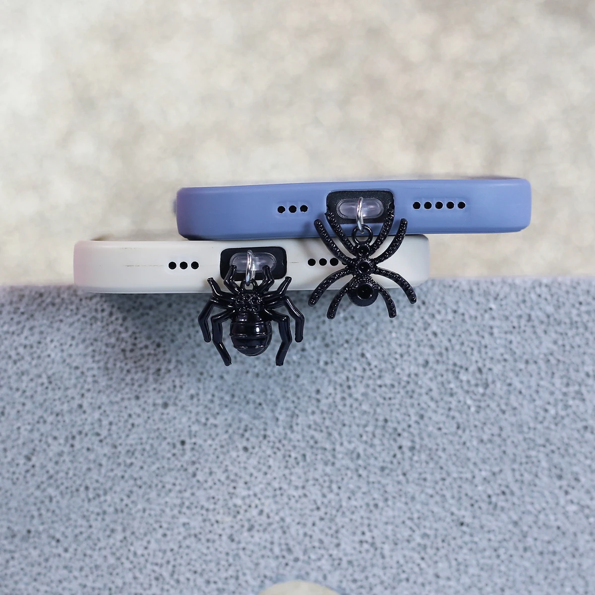 

Trick Spider Phone Dust Stopper Accessories Decorative Pendant Suitable for iPhone Samsung Type-C Charging Interface