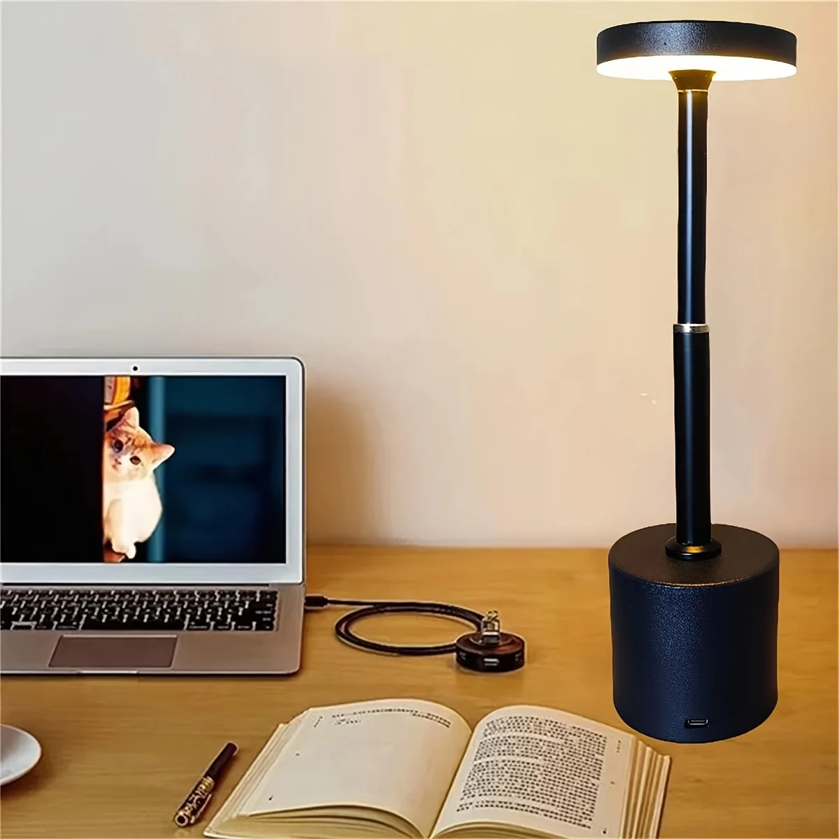 Lampada da tavolo Touch in metallo di ispirazione Vintage-USB ricaricabile, luminosità regolabile per camera da letto e lampada da campeggio all'aperto per camera da letto