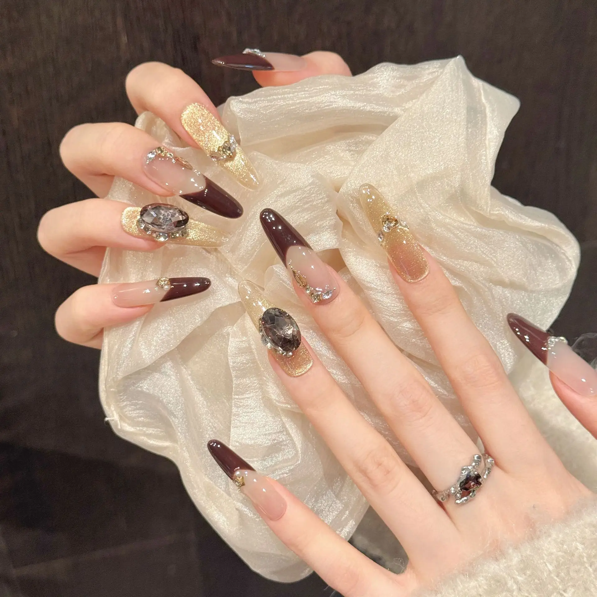 Prensa hecha a mano en uñas, uñas postizas de lujo ligeras de otoño, uñas postizas de ojo de gato con Flash francés de caramelo, decoración de diamantes de imitación