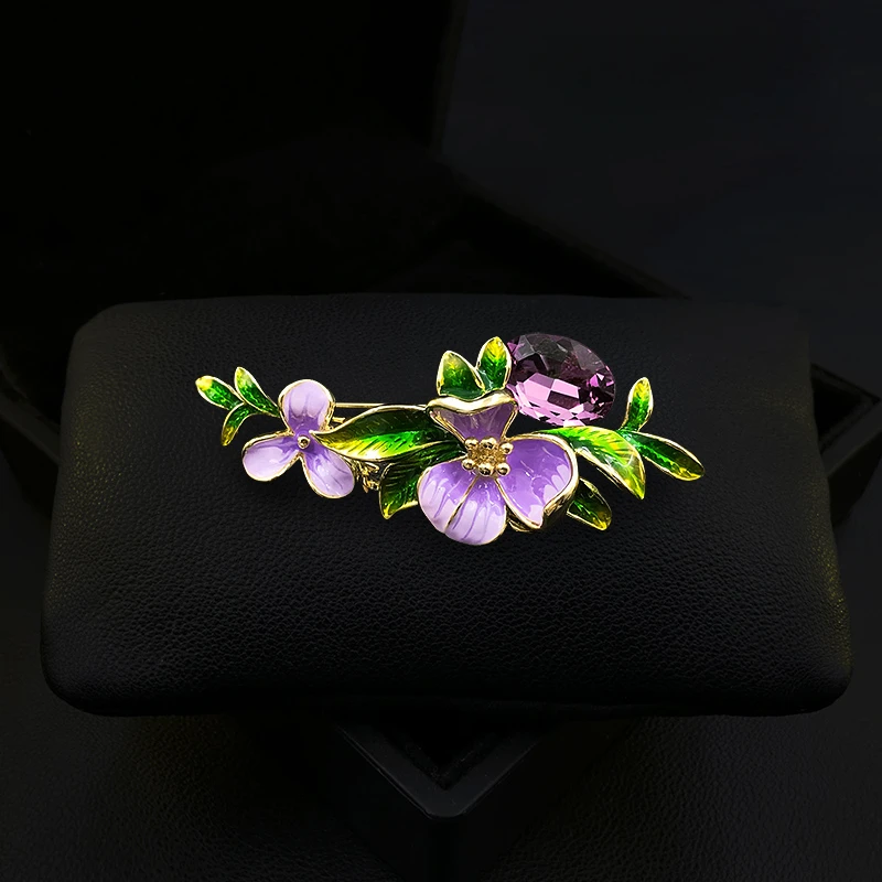 

1835 Luxury Purple Iris Tectorum Brooch Women's Exquisite Flower Enamel Pins Retro Suit Neckline Clothes Accessory Jewelry Gifts