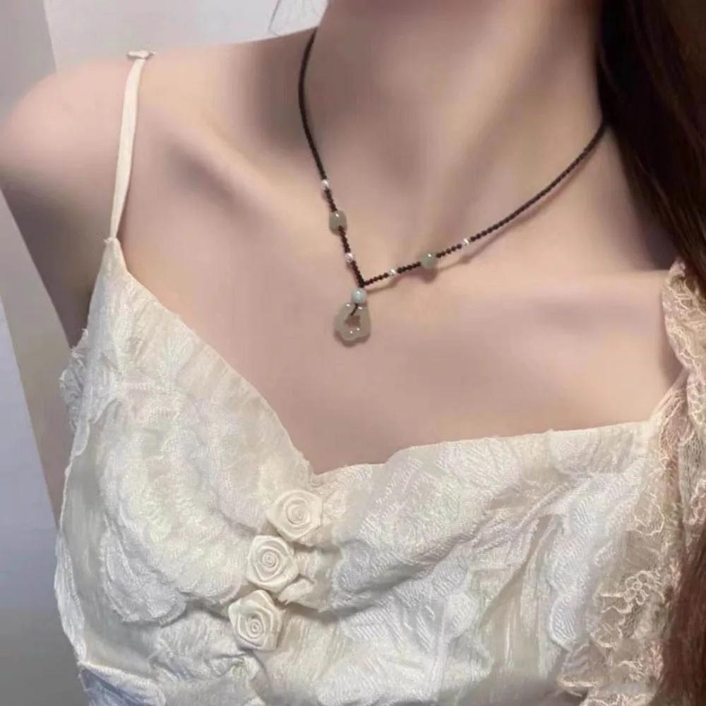 Imitation Jade Beading Necklaces for Women Embellished Pearl Flower Pendant Choker Rope Chain Jewelry Ornaments Collares