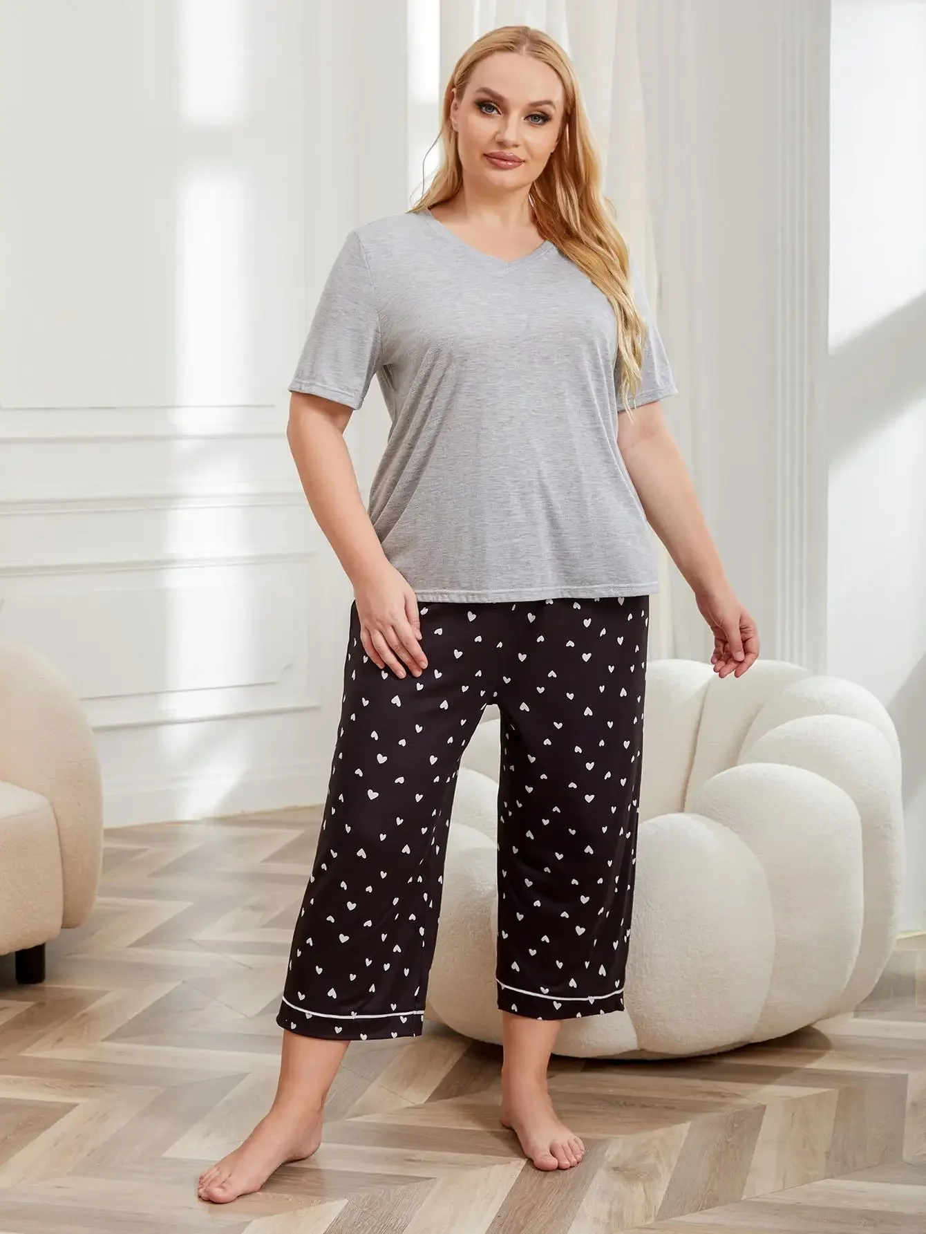 Plus Size Women Pajama Set Short Sleeves V Neck Top & Long Heart Print Pants Female Sleepwear 2 Pieces Nightwear Homewear Cloth