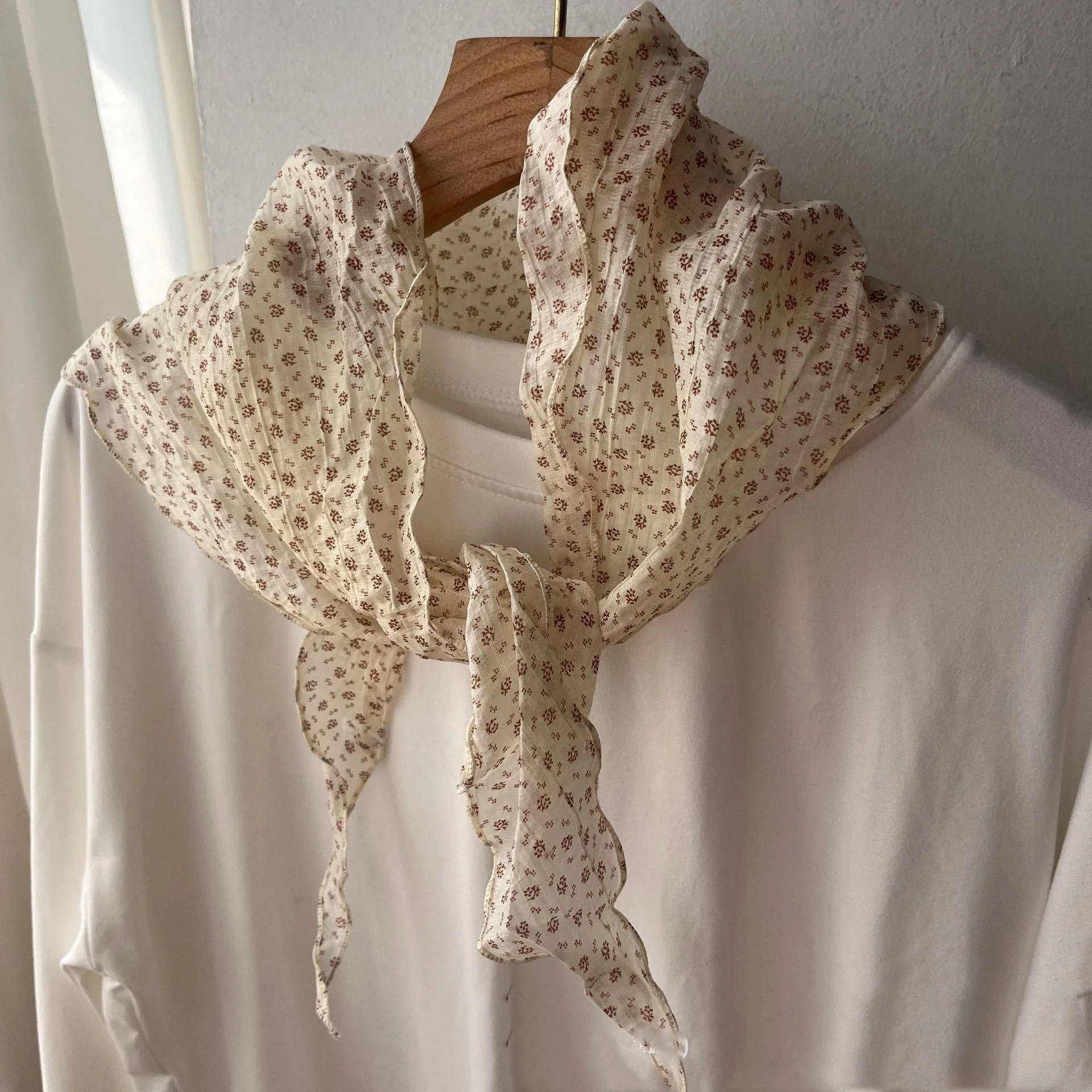 

Korean Ins Temperament Pleated Silk Scarf Headband Tie Bag Multi-functional Chic Soft Girl Color Matching Flower Headscarf