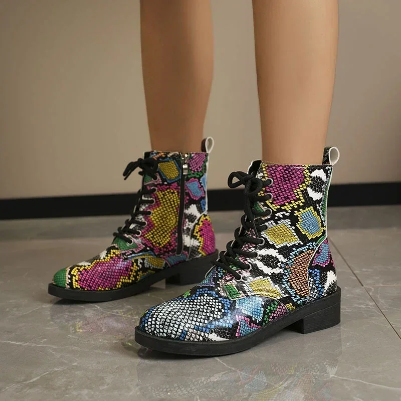 2024 autunno colorful Snake Print stivaletti donna Pu Leather Lace Up Short Boots Fashion Show stivali da donna 35-43