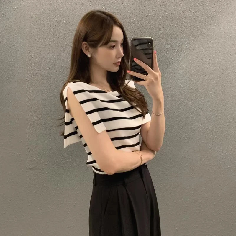 Summer Stripe Knitted Ropa Mujer Elegant Fashion Round Neck Camisetas 2024 Woman Tops Sleeveless Tees Korean Chic T Shirt