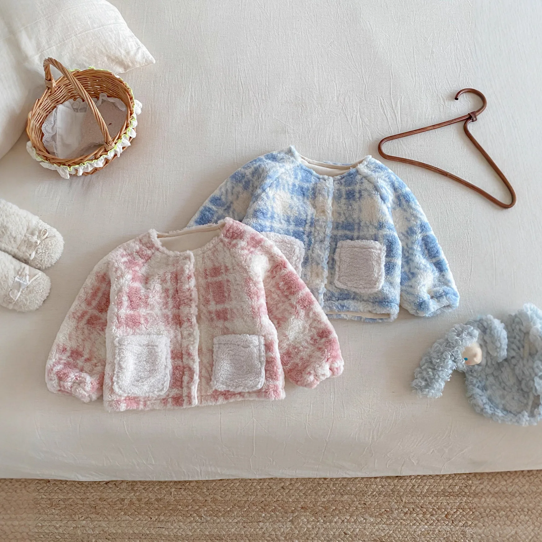 

Верхняя одежда для мальчиков и девочек, зима 2024, новый стиль, детская стильная теплая одежда, детская одежда с добавлением флиса