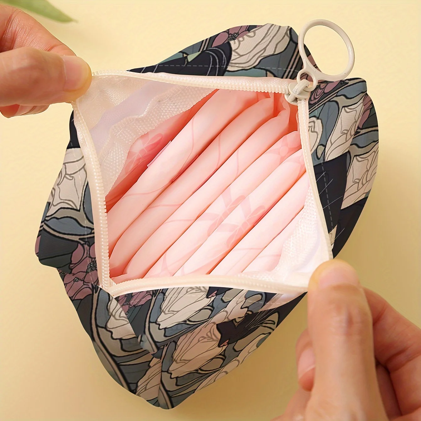 قطعة واحدة من حقيبة تخزين المناديل الصحية المطبوعة بنمط القط، حقيبة مناديل خفيفة الوزن للنساء، حقيبة مناديل صحية