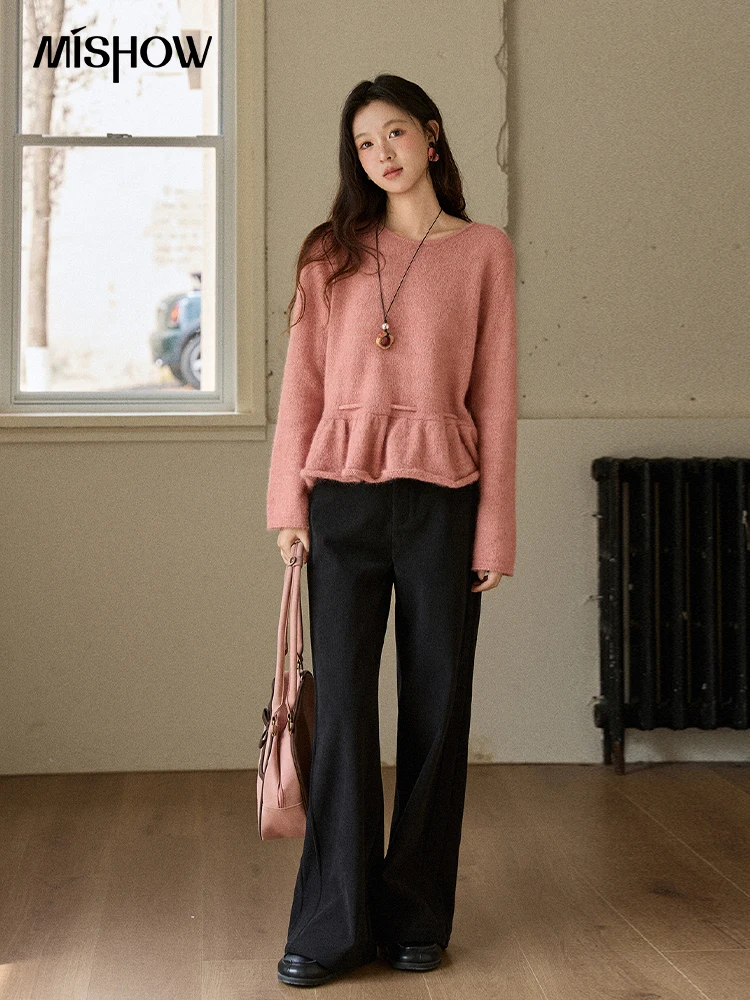 سترة نسائية وردية من MISHOW موضة شتاء 2025 على الطراز الفرنسي برقبة دائرية وحاشية مكشكشة مع حزام برباط بلوفر MXE90Z2824