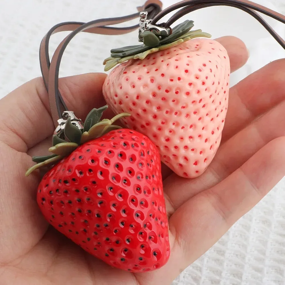 1/2pcs Simulation Resin Strawberry Bag Pendant Fashionable Fruit Pendant Couple Bag Hanging Bag Parts Accessories Gift