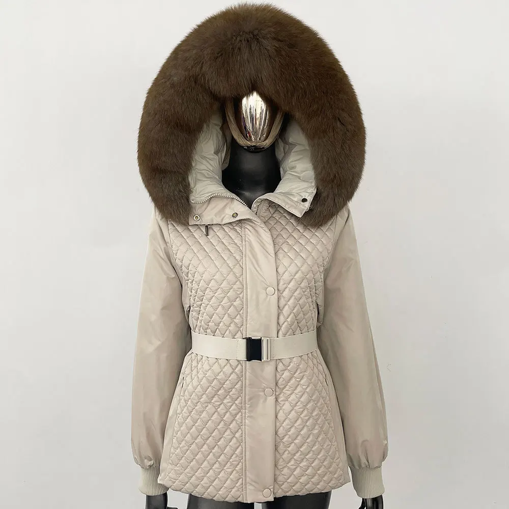 2025 prendas de vestir exteriores cortas para mujer, recién llegado, chaqueta con capucha y cuello de piel grande de zorro, plumón de pato blanco grueso con cinturón