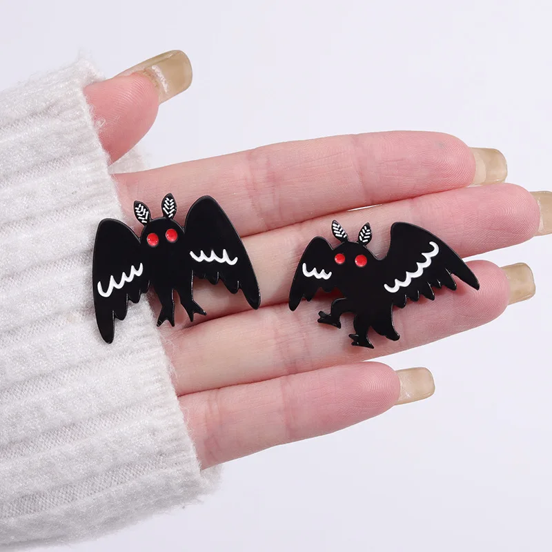 Mothman Enamel Pins Creative Red Eye Invisible Creature Animal Brooches Bag Lapel Badges Punk Gothic Jewelry Gift for Friends