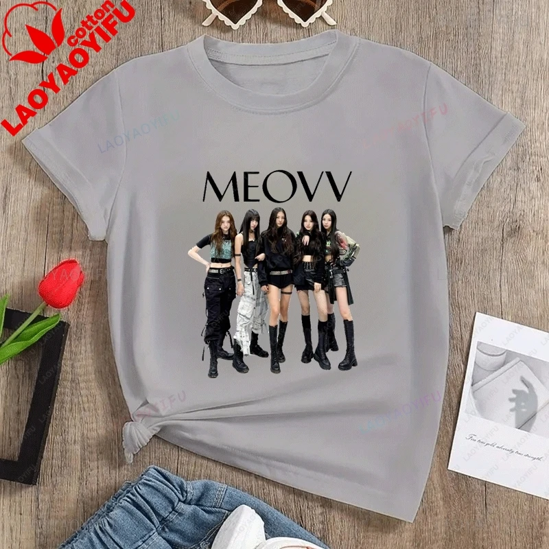 The Classic Poster Print Fashion T-shirt of The South Korean Girl Singing and Dancing Group MEOVV, A Cotton Women's T-shirt