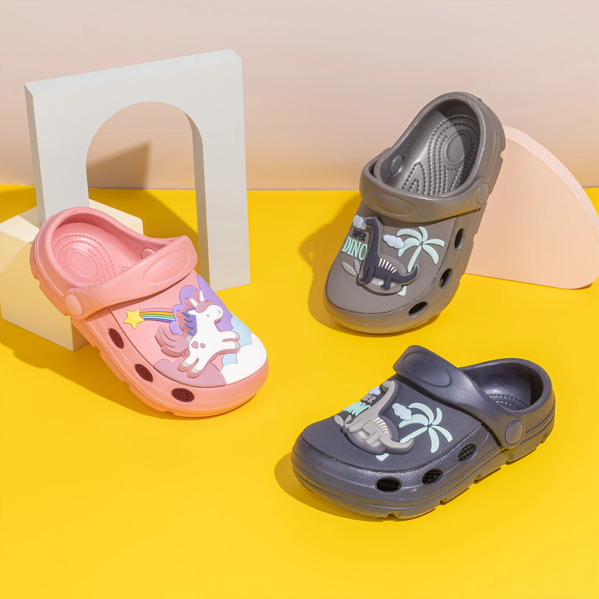 

Boys & Girls LED Light-Up Clogs Toddler Kids Unicorn Dinosaur EVA Sandals Adjustable Back Strap Beach Water Shoes