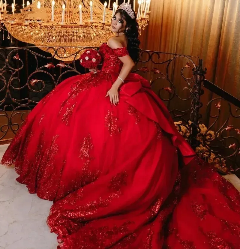 

Красные блестящие платья Quinceanera с открытыми плечами, милая шея, блестки, аппликации, короткие рукава, бант, принцесса, выпускной вечер