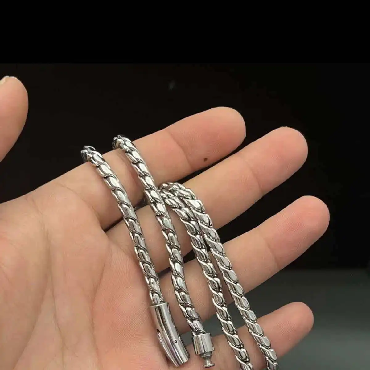Herren Edelstahl Drachenknochen-Kette, Gedrehte Schuppen-Rundketten-Halskette mit Integriertem Schnappverschluss – Detail 2
