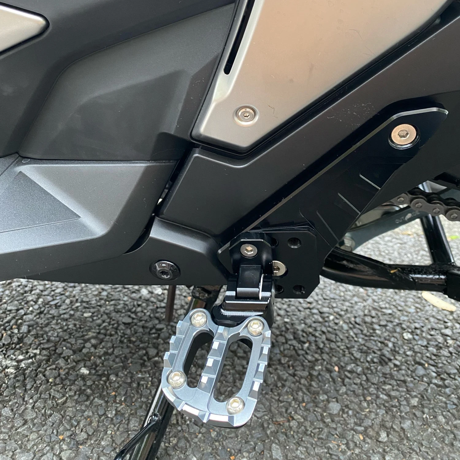 REALZION XADV750 2021 Motorrad CNC Hinten Pedal Passagier Fußrasten Fußrasten Stand Folding Fußrasten Für Honda XADV X-adv 750