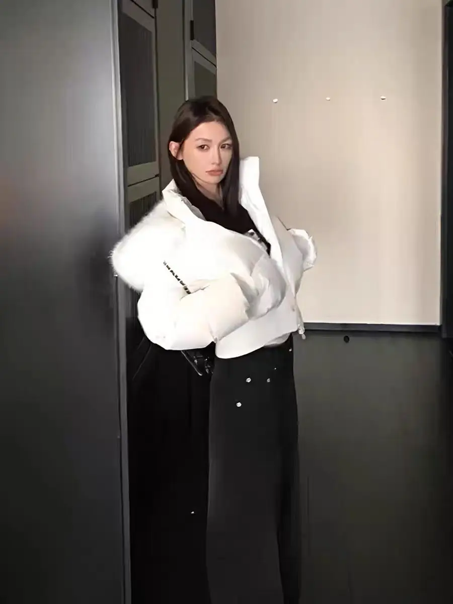 سترة قصيرة سميكة بغطاء للرأس وياقة فرو شتوية ثلجية فنلندية مع معطف خبز جديد بتصميم دافئ