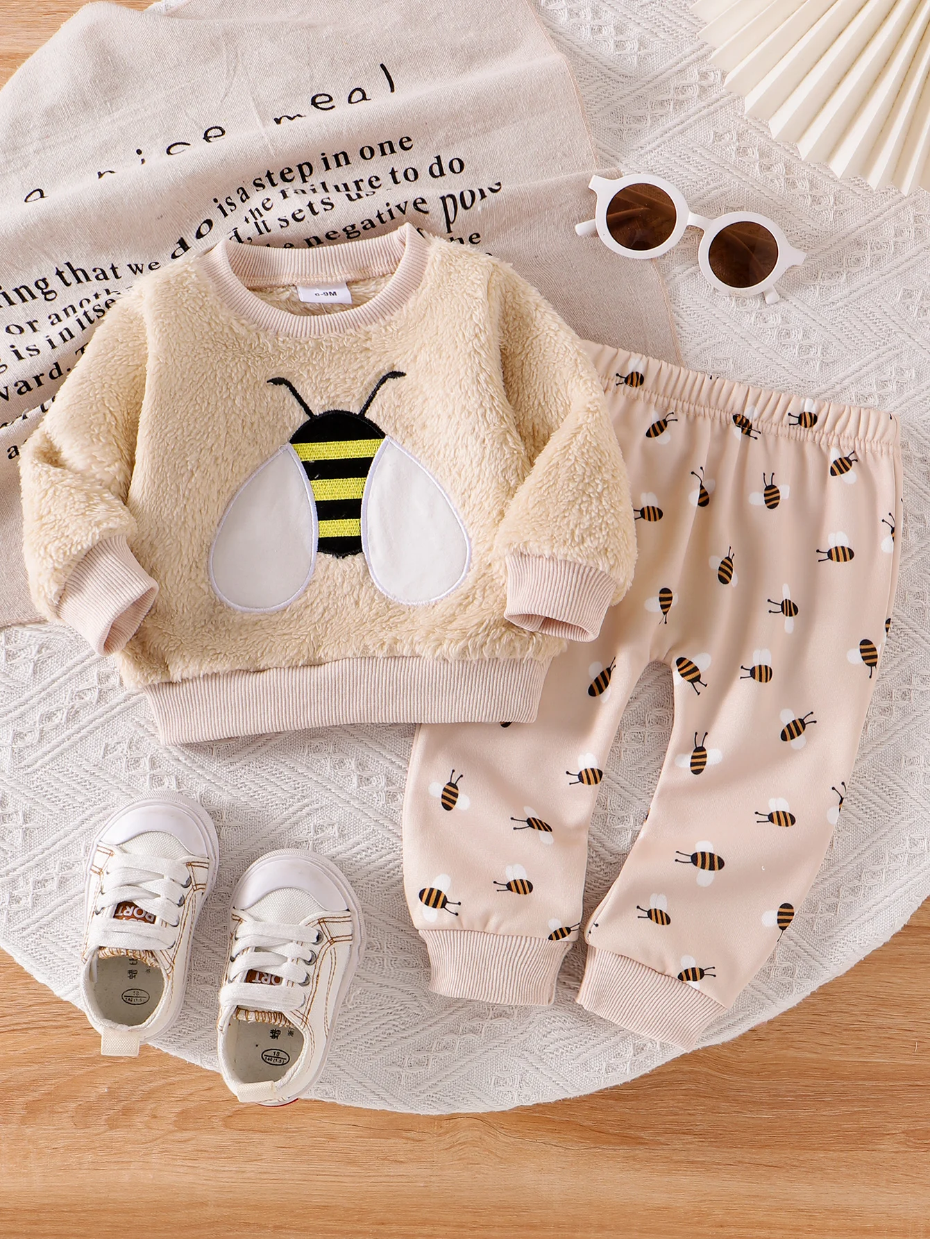 2PCS Winter New Women's 0-3 Years Old Comfortable Casual Bee Pattern Round-Neck Sweater Set