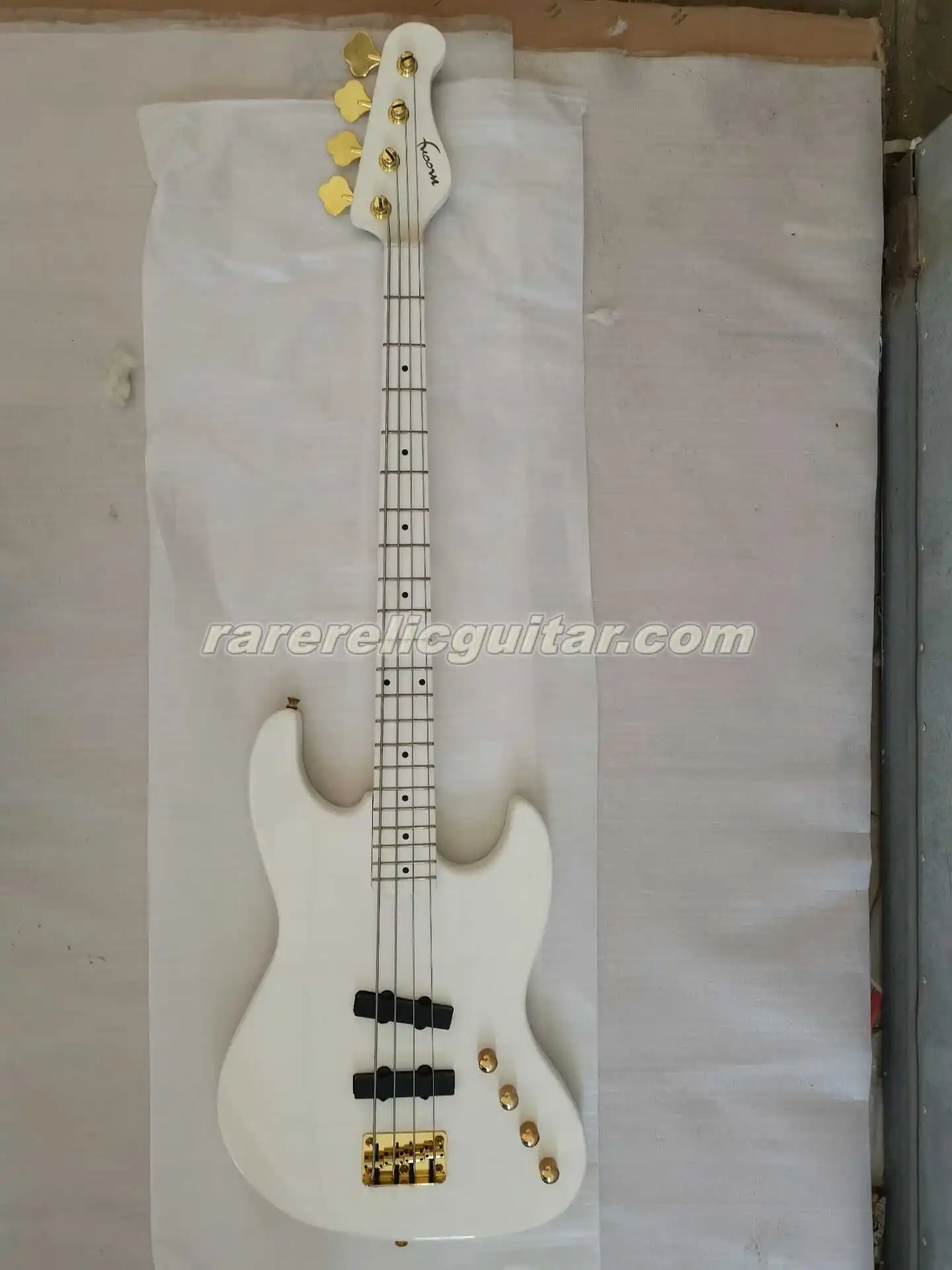 In Stock 4 Strings Moon JJ 4 Larry Graham model All White Electric Bass Guitar Maple Fingerboard 21 frets Golden Hardware