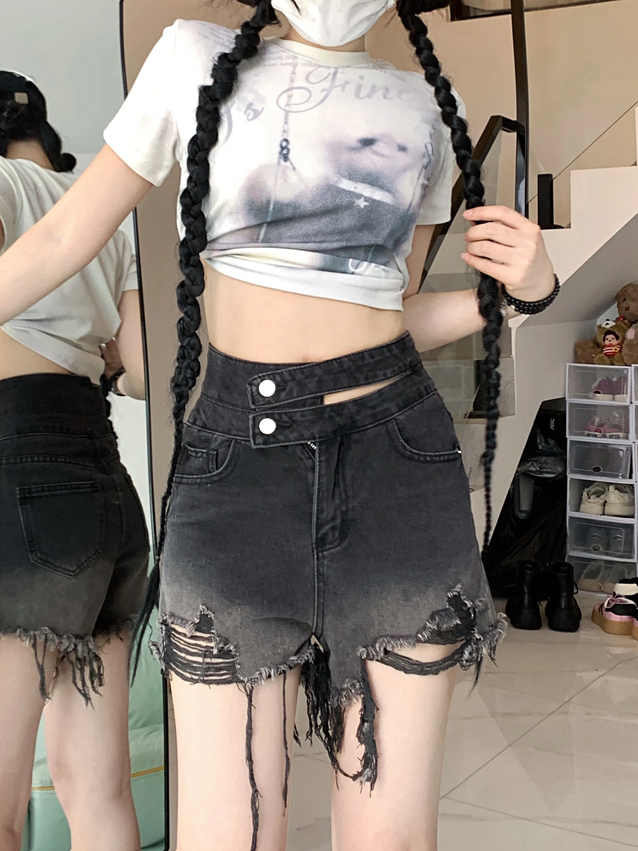 

Women Black Gothic Ripped Denim Shorts Vintage Harajuku Mini Jean Shorts Y2k Aesthetic Mini Pants 2000s Emo Clothes Summer 2024