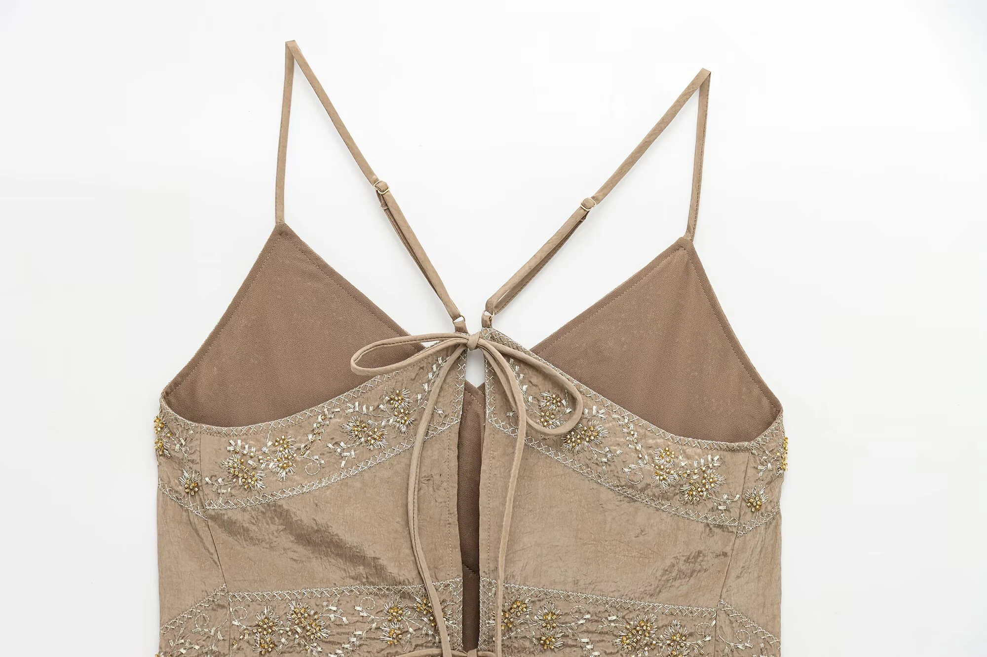 เสื้อผ้าสตรี 2025 ใหม่ยุโรปและสไตล์อเมริกัน Camisole V คอตัดกัน bBead ปักด้านบน