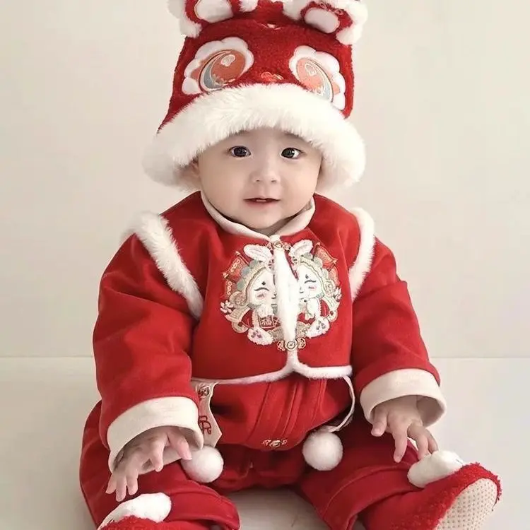 Baby Hanfu Winter Fleece Jungen und Mädchen greifen Woche Kleid Baby Kleid 100 Tage Neujahrs kleidung festliche einteilige Stram pler