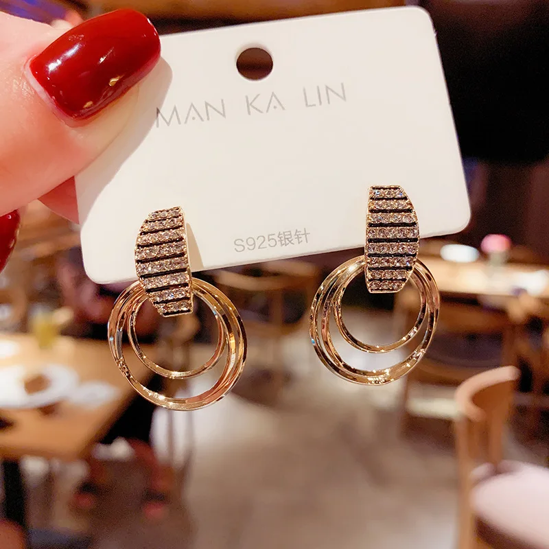 New Korean fashion diamond-encrusted pearl butterfly tassel earrings, S925 silver needle, French sweet and simple style women's
