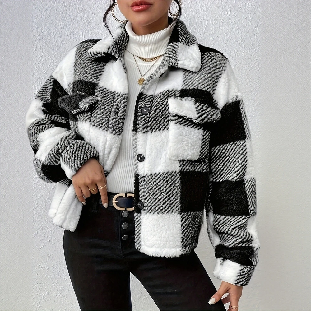 

Повседневная куртка с круглым вырезом без украшения. Модный женский топ. Стильный и стильный дизайн для удобной носки.