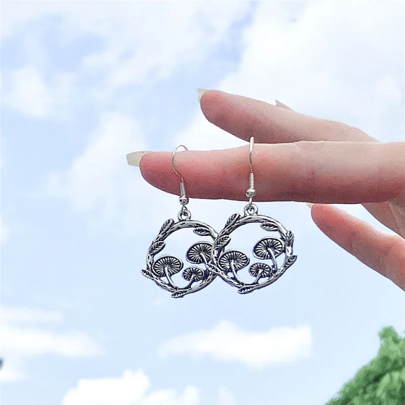 עגילי צמח פטריה וינטג עגילים לנשים סגסוגת טרנדית קסם תכשיטים אוזניים מתנות חג המולד סיטוניים