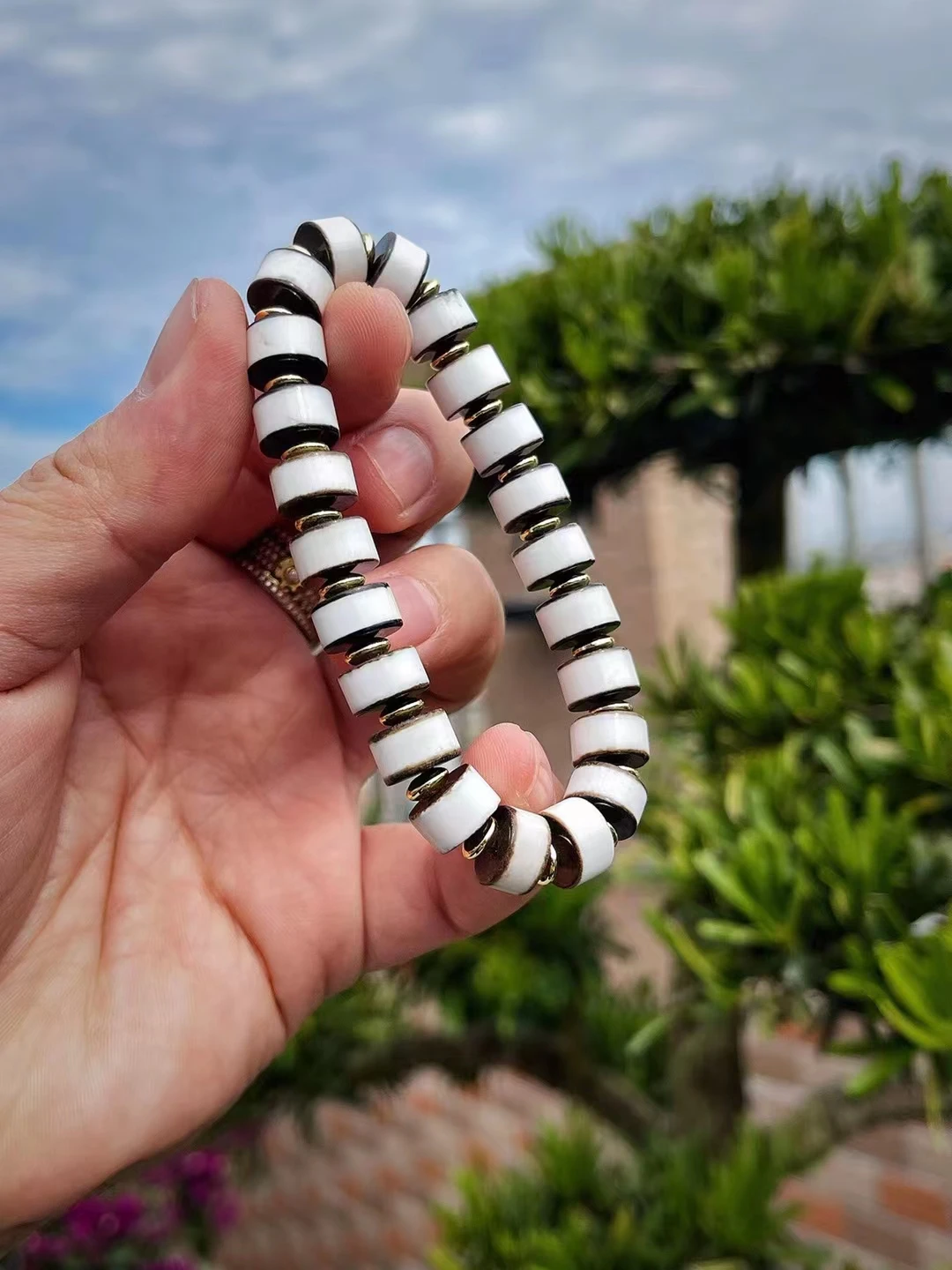 1pcs/lot Natural Old Agate Black White Ancient Chopped Beads Bracelet Ethnic style Old material Very beautiful Bead size 6*10mm