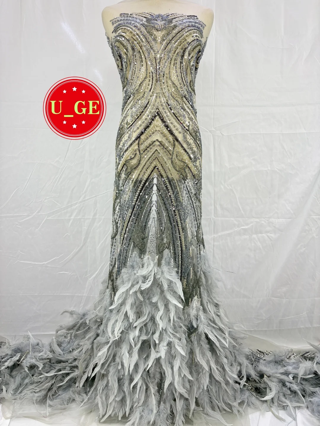 

2026 Популярная роскошная мягкая сетчатая кружевная ткань с перьями и сверкающими камнями — идеально подходит для свадебных платьев U_Ge9168