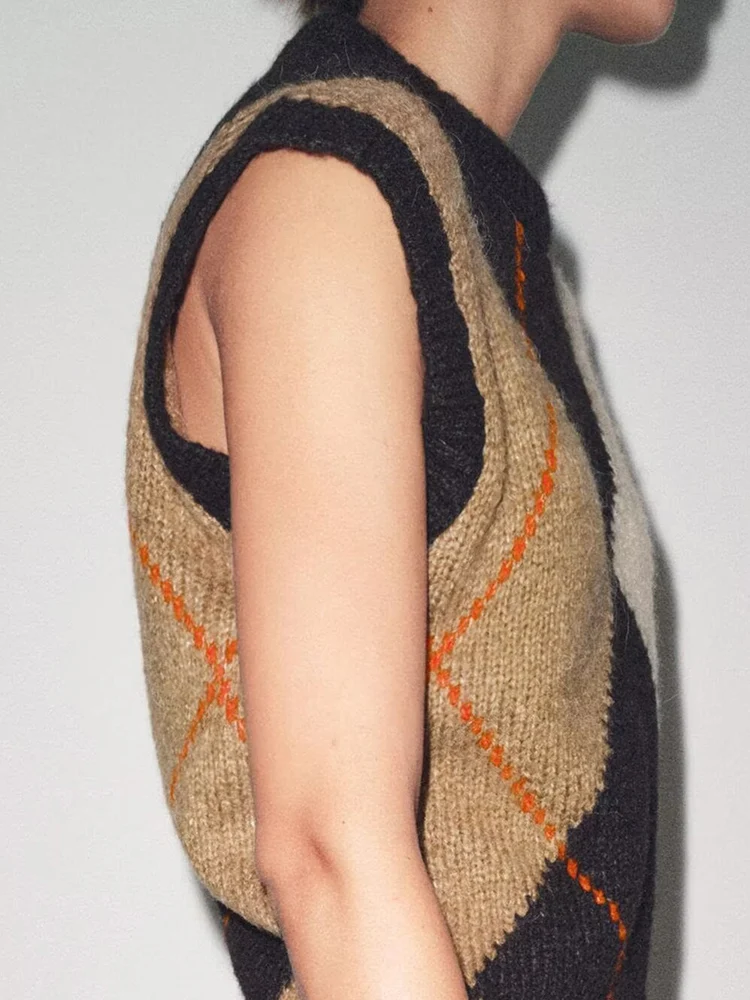 เสื้อกั๊กไหมพรมลายเพชร ดีไซน์ทันสมัยสไตล์ยุโรปและอเมริกา คอลเลคชั่นใหม่ล่าสุดสำหรับฤดูใบไม้ร่วงปี 2025