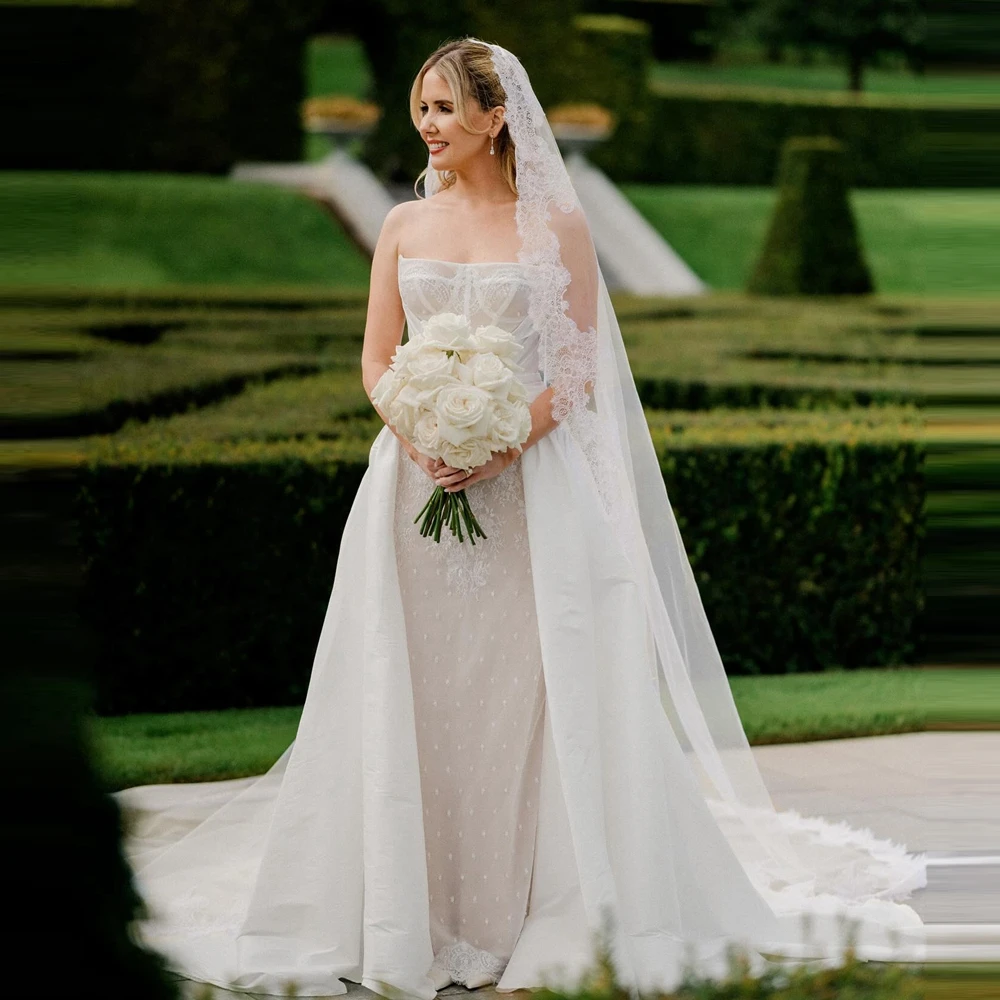 우아한 끈이 없는 레이스 웨딩 드레스 현대 메쉬 아플리케 긴 신부 드레스 패션 민소매 튤 파티 파티 가운